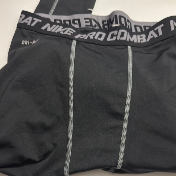 Nike Black Pro Combat compression leggings for running or physical therapy. Sz L - Picture 6 of 6